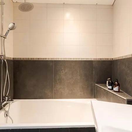 Montcler Moderne Et Spacieux Trois Ch Hypercentre Avec Vue Διαμέρισμα